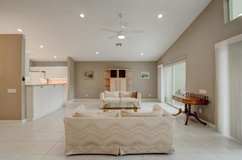 7038 Haviland Cir, Boynton Beach FL  33437-6472 exterior
