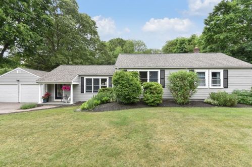 33 Potowomut Rd, North Kingstown, RI 02852-1405