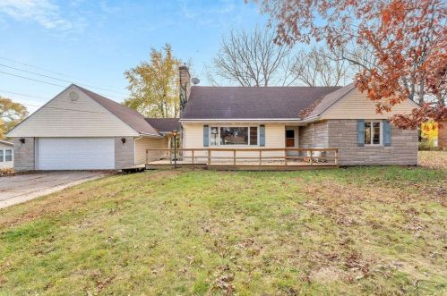 12085 Wildwood Dr, Dyer, IN 46373-9758
