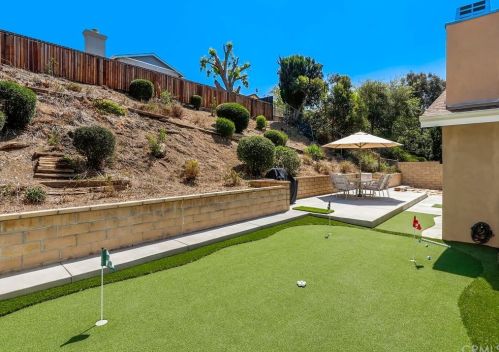 6569 Pinion St, Calabasas CA  91377-1212 exterior