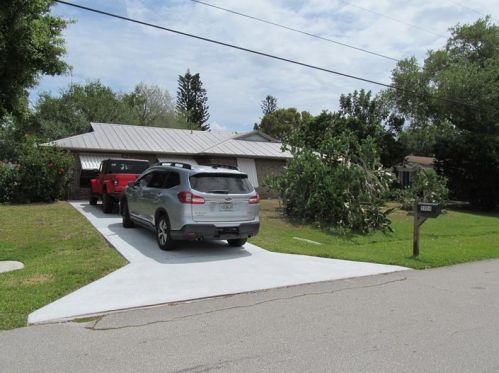 5904 Papaya Dr, Fort Pierce, FL 34982-3767