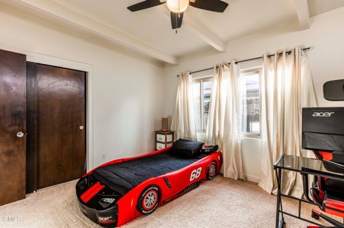 1815 Ridgewood Dr, Bakersfield CA 93306-3831 exterior