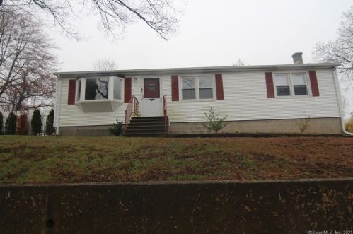 67 Red Oak Rd, Bridgeport, CT 06606-1430
