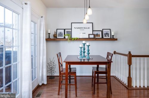 7009 Darbey Knoll Dr, Gainesville VA  20155-3634 exterior