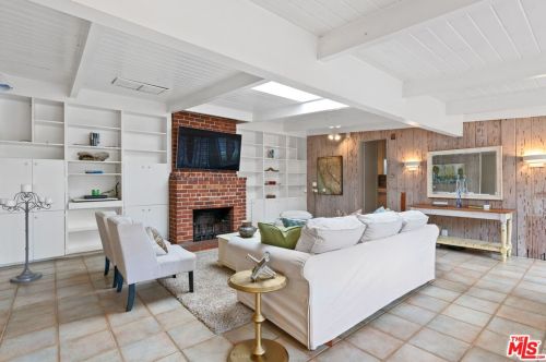 11945 Addison St, North Hollywood CA  91607-3157 exterior