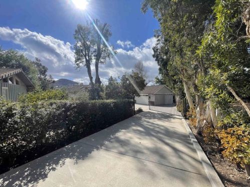3304 Silver Oak Ln, Vista, CA 92084-6614