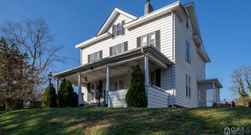 86 Freeman St, Woodbridge NJ  07095-3401 exterior