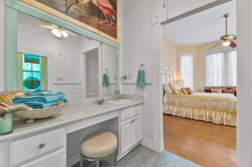 810 Winnie St, Galveston TX 77550-5133 exterior