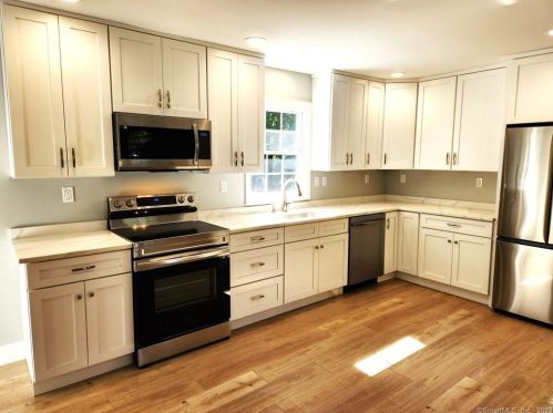 20 Quarry Rd, Waterford, CT 06385-3711