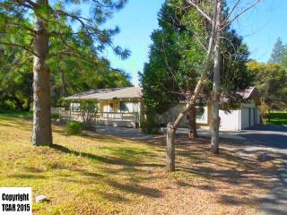 20766 Hemlock St, Groveland, CA 95321-9383