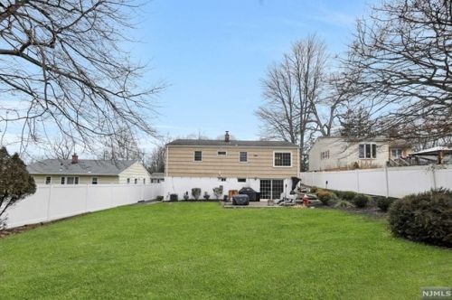 94 Yawpo Ave, Oakland NJ  07436-2718 exterior