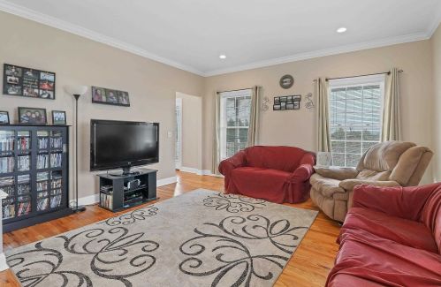 6 Austin Way, Marlborough NY  12542-5539 exterior