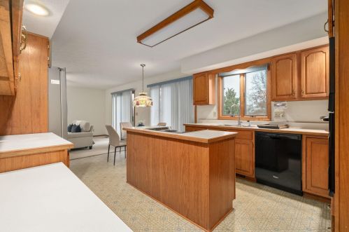 2375 Chickasaw Dr, London OH  43140-9014 exterior