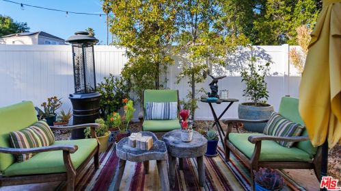 154 Navajo Ln, Topanga CA  90290-4451 exterior