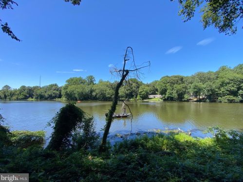 213 Shore Dr, Dover DE  19901-5740 exterior