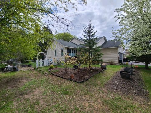 25967 Glen Oak Dr, Columbus, MN 55092