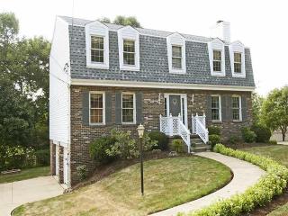 8189 Thompson Run Rd, Pittsburgh, PA 15237-6341