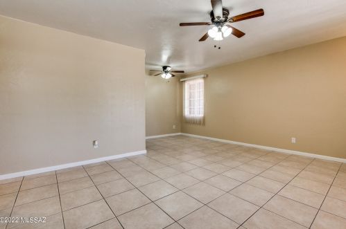 945 Prince Rd, Tucson AZ 85705-3026 exterior