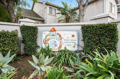 820 Compton Blvd, Compton, CA 90220-2946