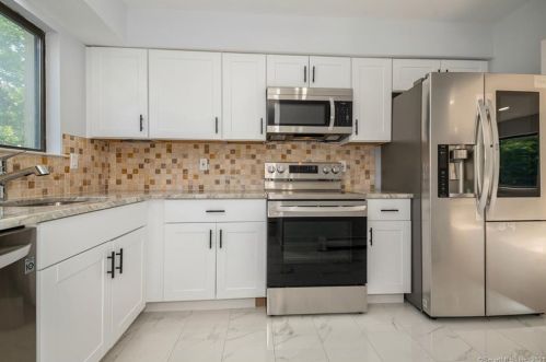22 Monika Ln, Brookfield Center, CT 06804-3929