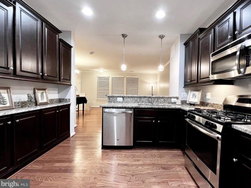 4836 Dane Ridge Cir, Woodbridge VA  22193-6520 exterior