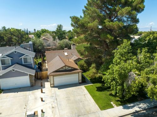 43505 Carol Dr, Lancaster, CA 93535-4852
