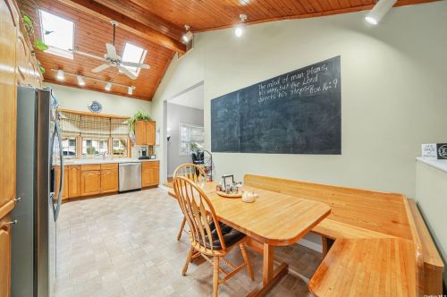 40 Royal Ln, Northport NY  11768-3332 exterior