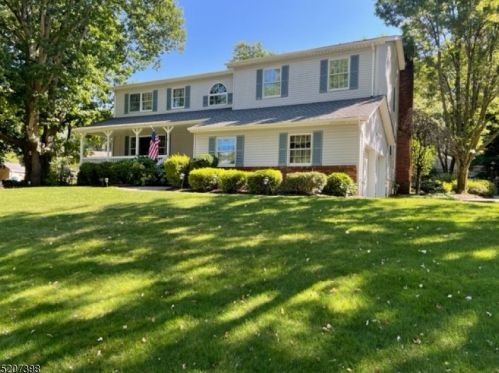 2 Lynn Dr, Dover, NJ 07869-4734