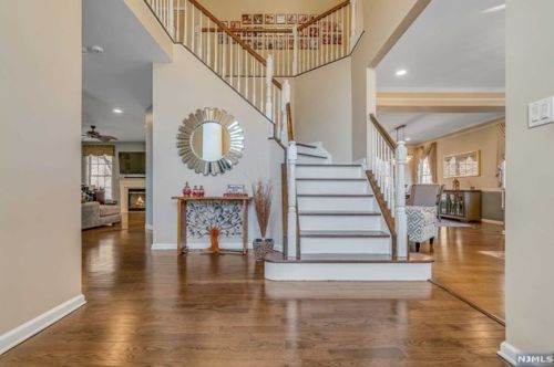 9 Woods End, Oakland, NJ 07436-2338
