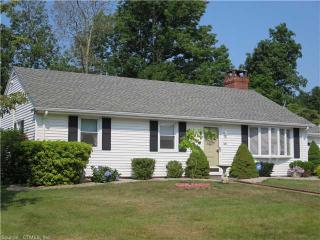 56 Ridgewood Ave, Waterford, CT 06385-3926