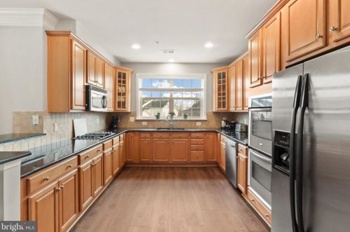 43589 Mcdowell Sq, Leesburg VA  20176-6528 exterior