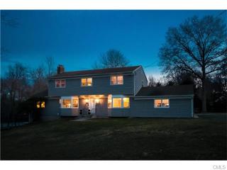 117 Knobloch Ln, Stamford, CT 06902-1703