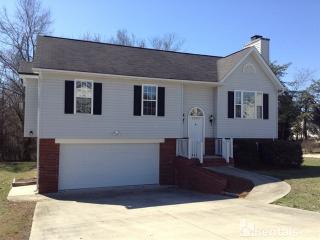 3804 Hunt Chase Dr, Greensboro NC  27407-5472 exterior