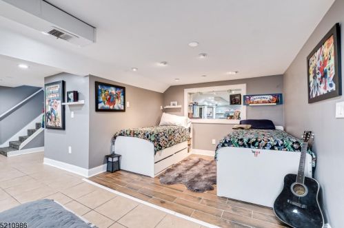 112 20th Ave, Manville NJ  08835-1640 exterior