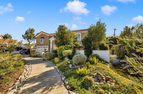 2340 Robinhood Pl, Orange CA  92867-1851 exterior