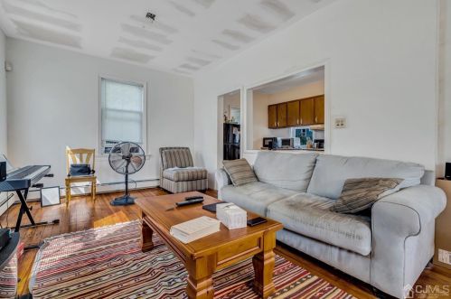 30 Freeman St, Woodbridge NJ  07095-3423 exterior