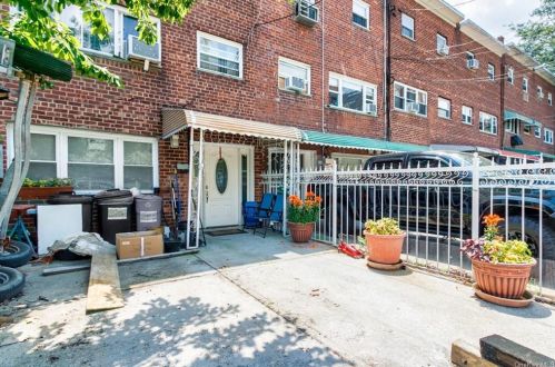 2240 Lacombe Ave, Bronx, NY 10473-1518