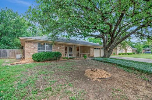 7513 Red Oak St, Fort Worth, TX 76182-7927