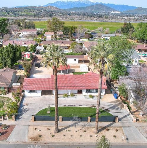 5759 Grand Ave, Riverside, CA 92504-1323