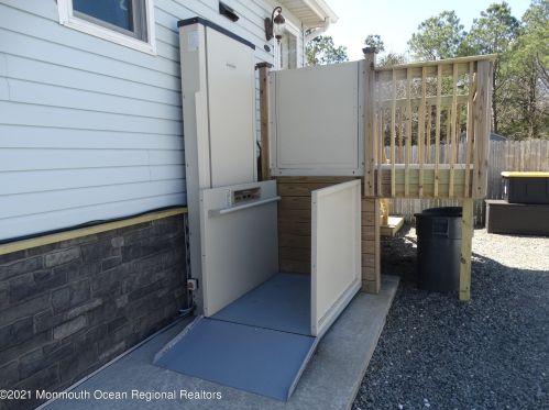 732 Palm Beach Dr, Lacey NJ  08731-4906 exterior