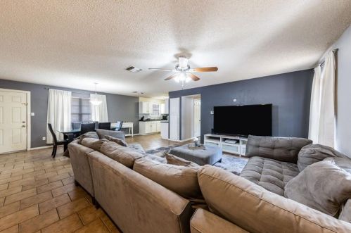 163 Ridge Dr, Lost Pines, TX 78612-3173