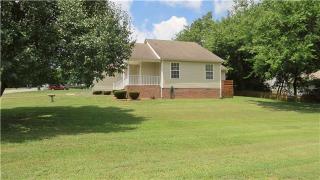 100 Dayla Ln, Columbia, TN 38401-2696