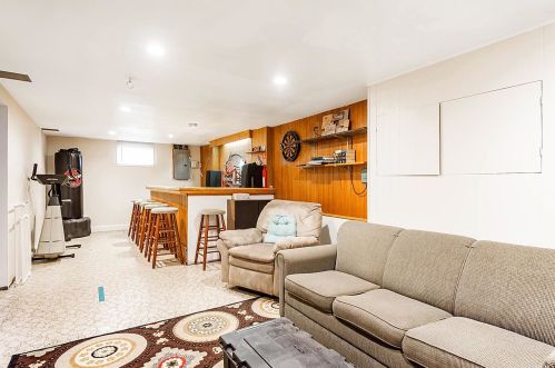 16 Scott St, New Hyde Park NY  11040-1319 exterior