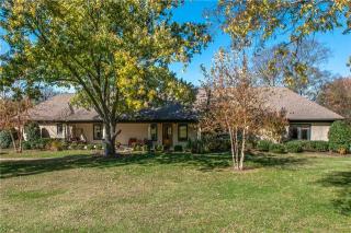2324 Castleman Dr, Nashville, TN 37215-3202