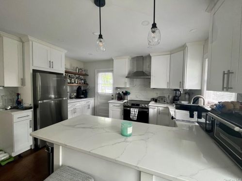 1587 Hanover St, Yorktown Hgts NY  10598-4711 exterior