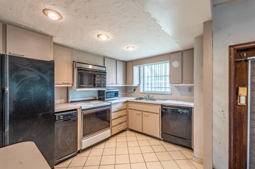 60 Olive Dr, Hialeah FL  33010-5212 exterior