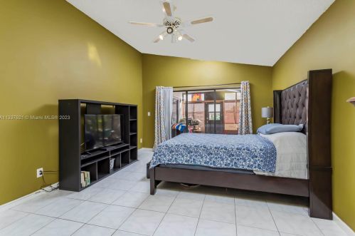 216 9th St, Dania Beach FL  33004-4439 exterior