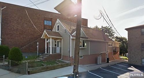 51 Bergen Blvd, Fairview NJ  07022-1825 exterior