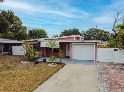 5171 Flamingo Dr, Saint Petersburg, FL 33714-2132