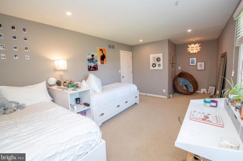 156 Whitney Ln, Southampton PA  18954-1080 exterior